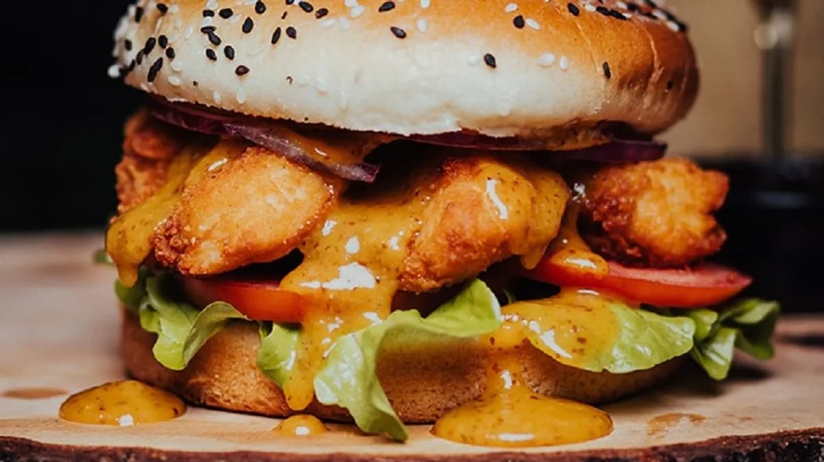 Chicken Burger z sosem musztardowo - miodowym