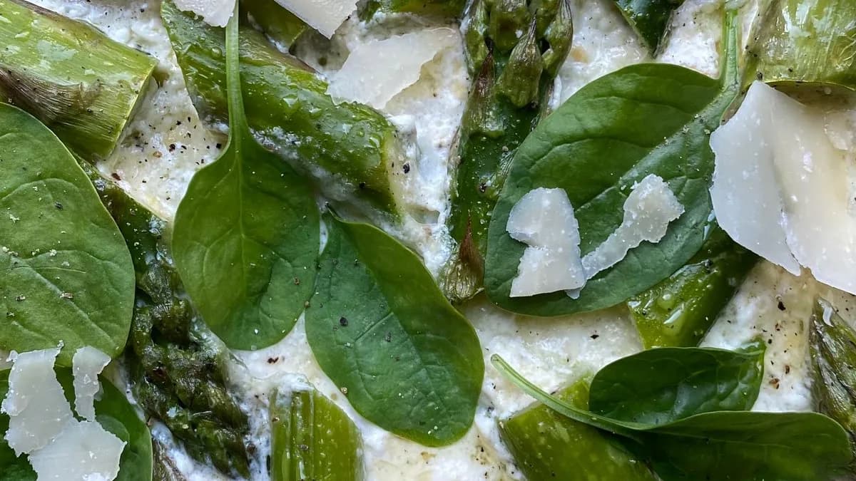 Pizza Bianca z zielonymi szparagami