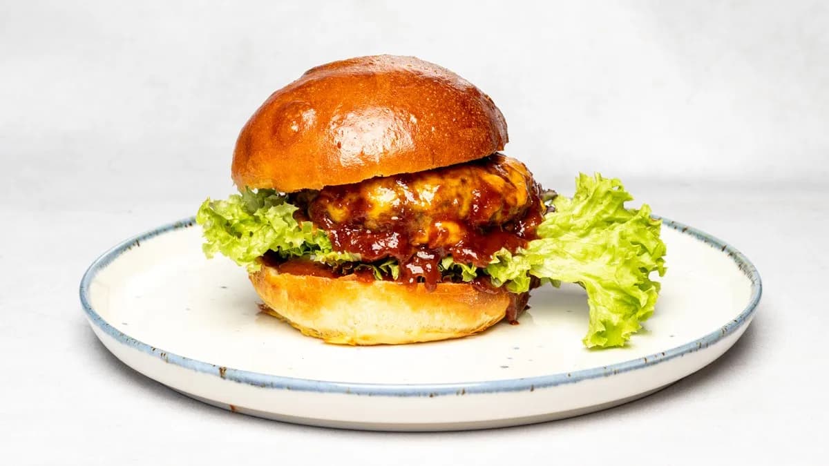 Burger z kotletem wołowym