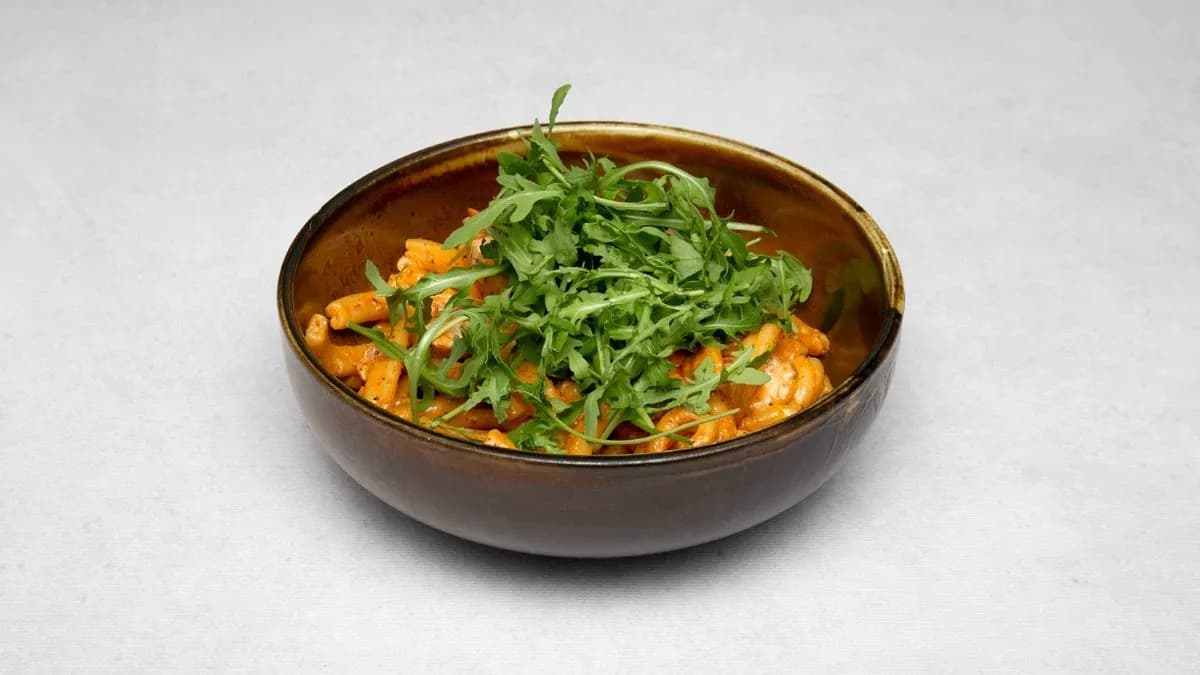 Strozzapreti w homarowym sosie z łososiem