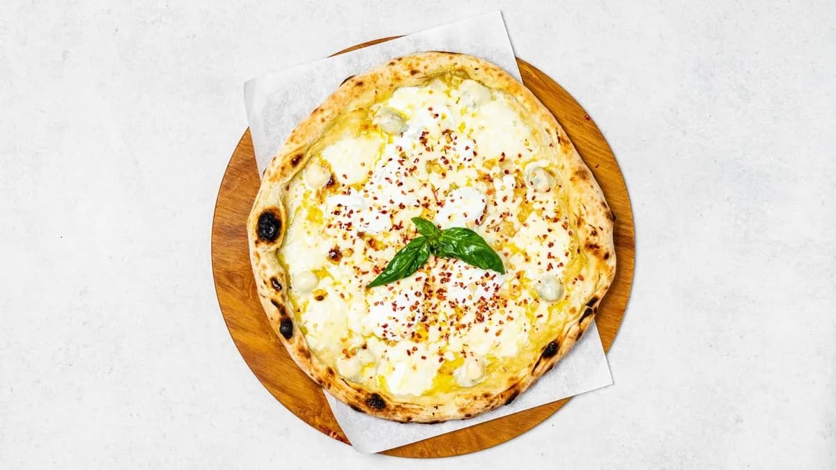 Quattro formaggi - pizza bianca