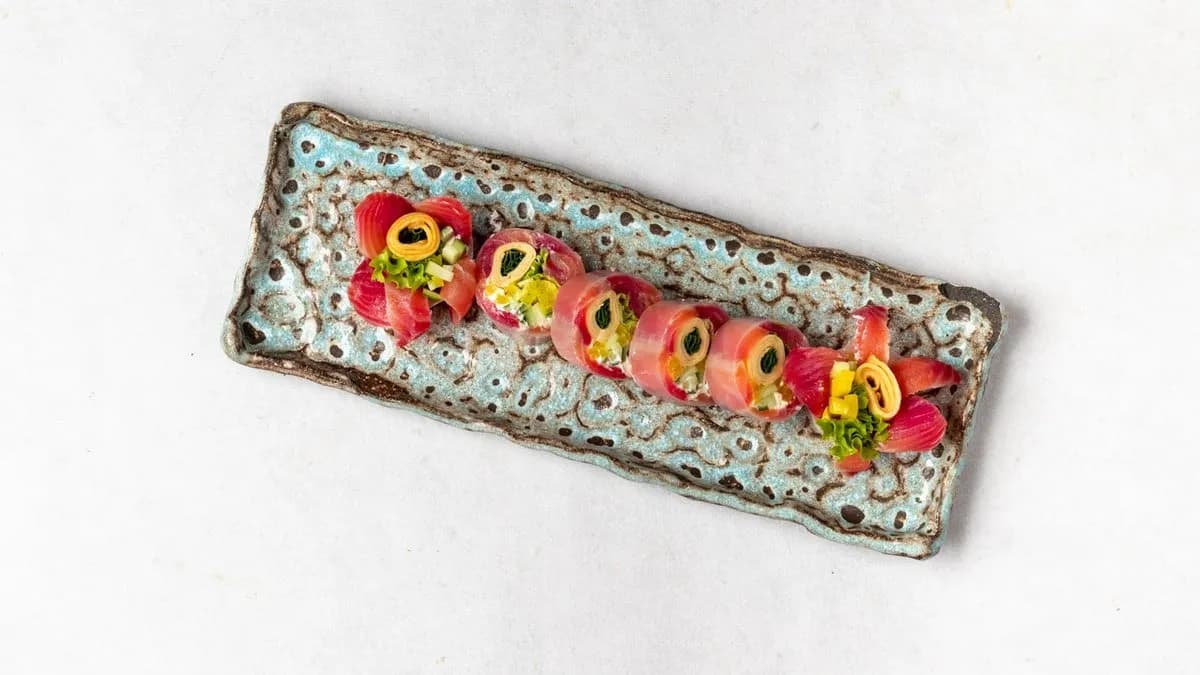 Sashimi roll z marynowanym łososiem