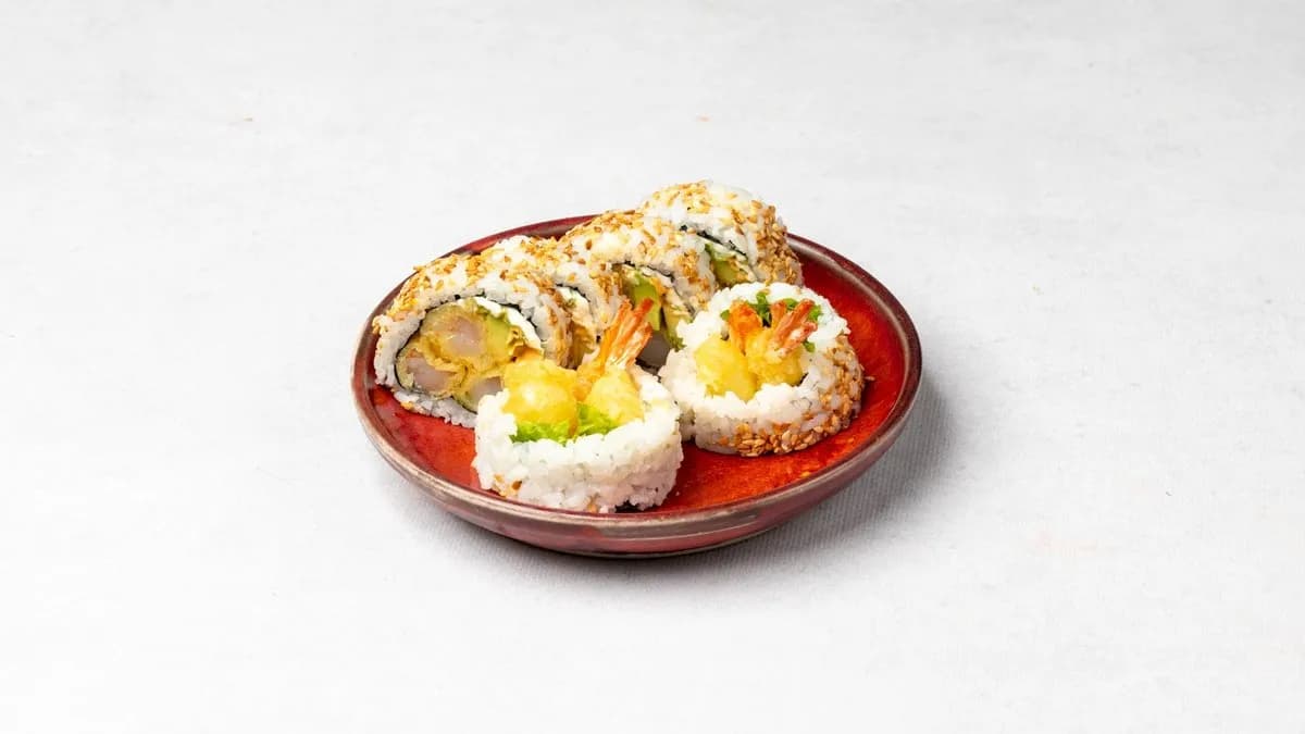 Miniuramaki z krewetką w tempurze i ostrym sosem