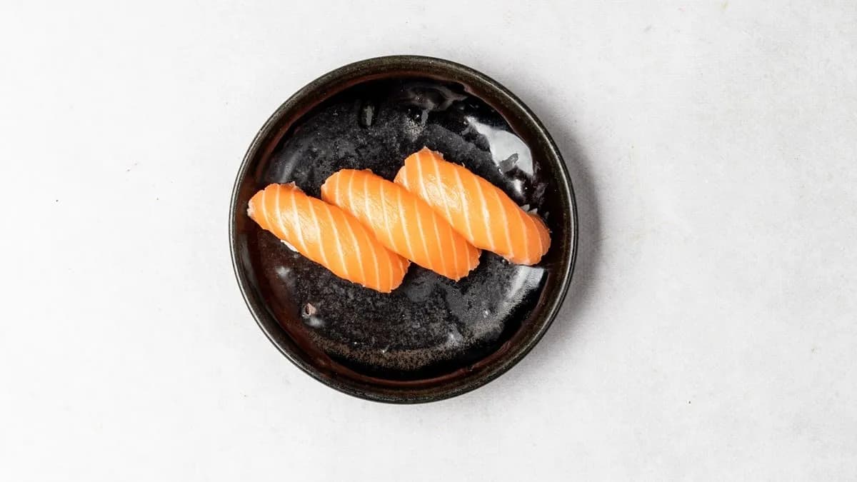 Nigiri z łososiem