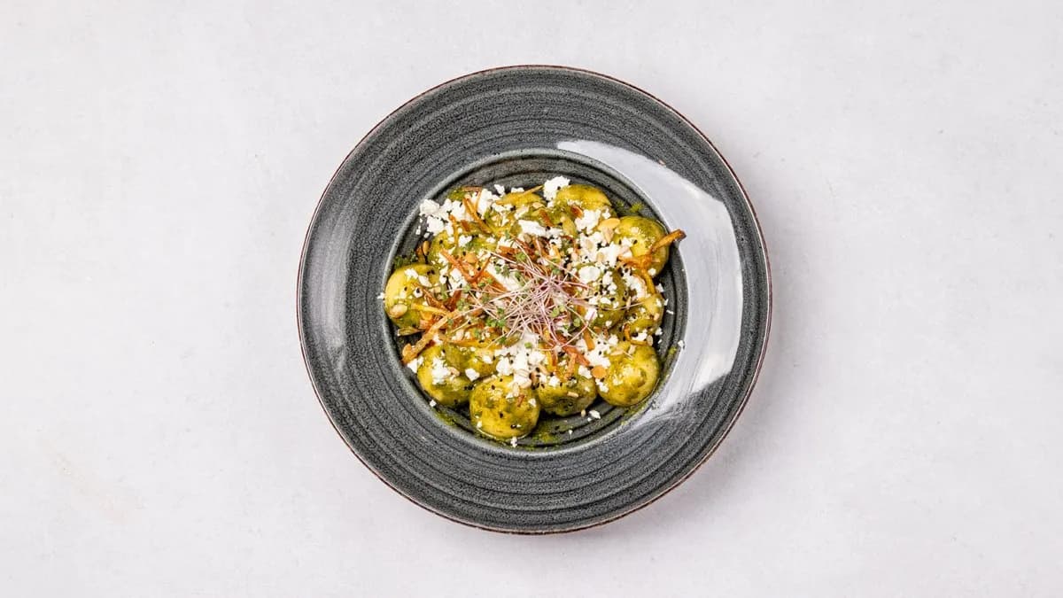 Kluski śląskie z pesto