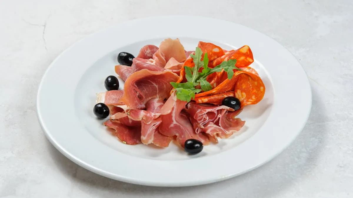 Talerzyk francuskich wędlin