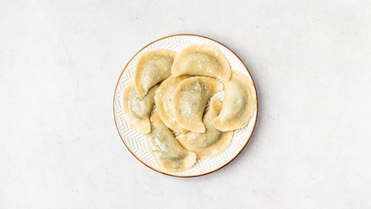 Pierogi z brokułem i brzyndzą