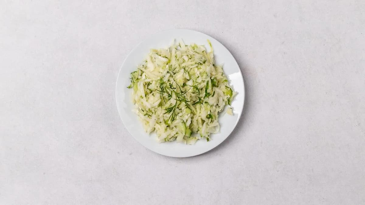 Surówka z białej kapusty