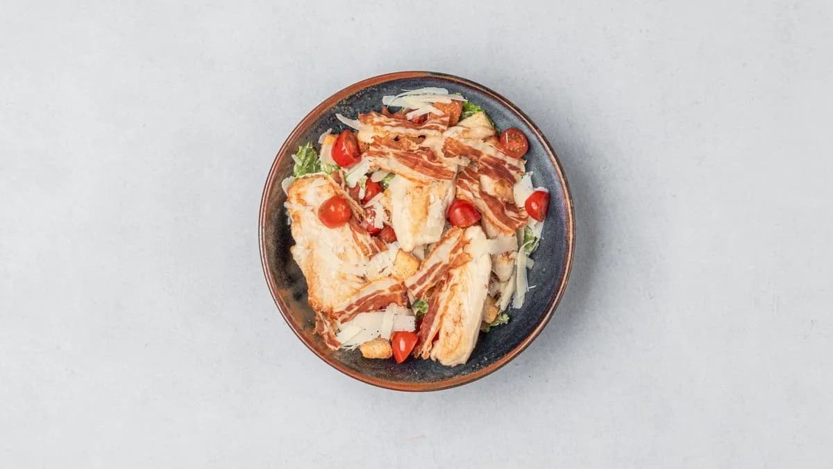 Kruche sałaty z kurczakiem