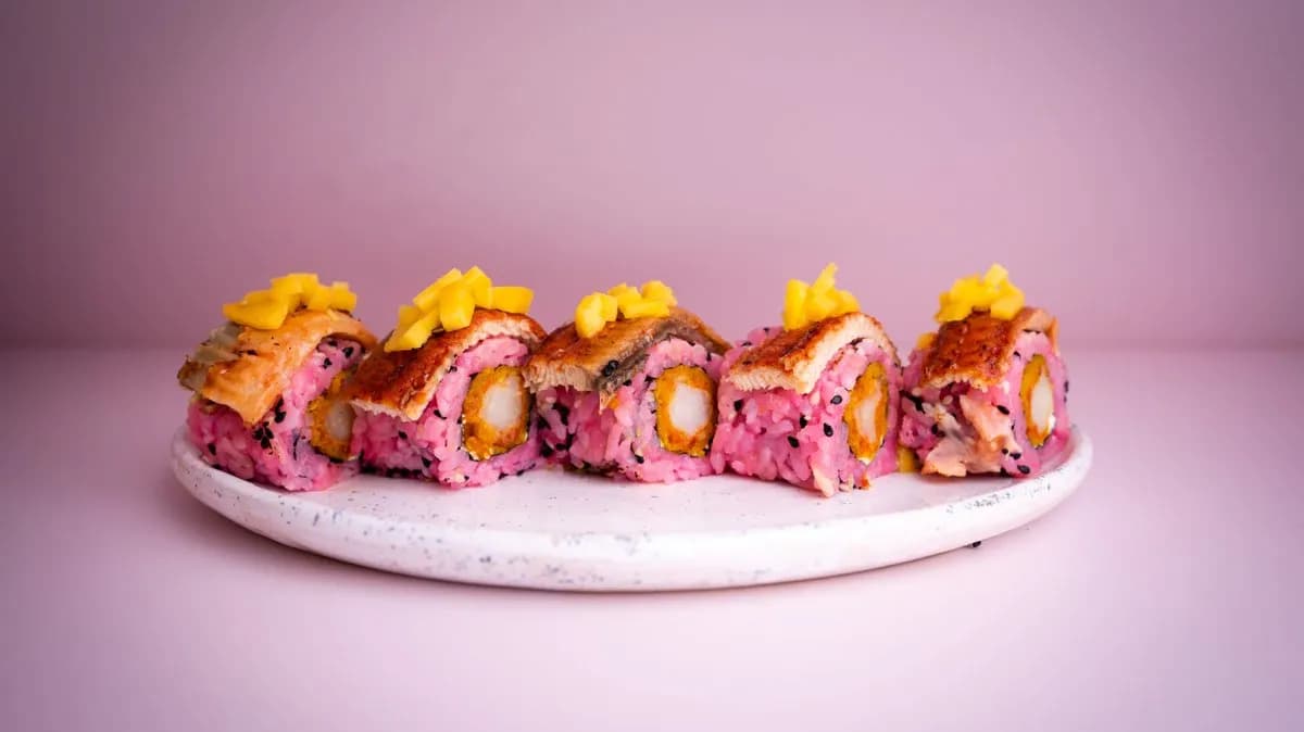 Dragon roll z krewetkami w tempurze i węgorzem