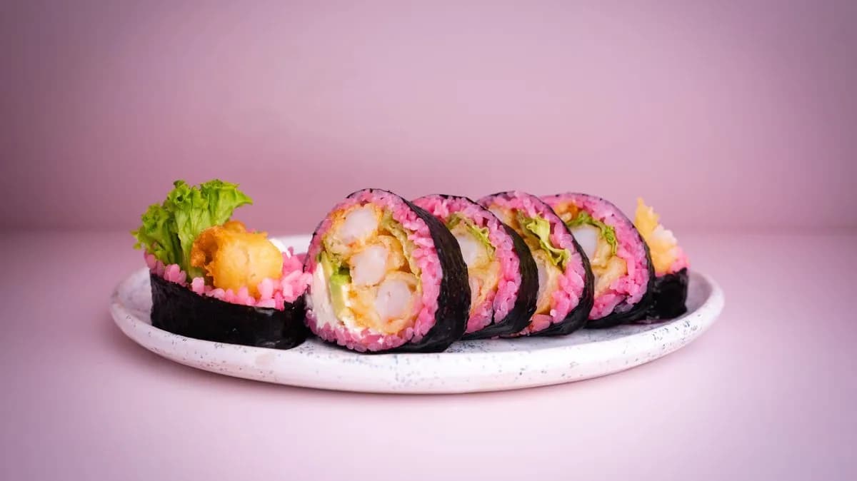 Futomaki z krewetkami i awokado