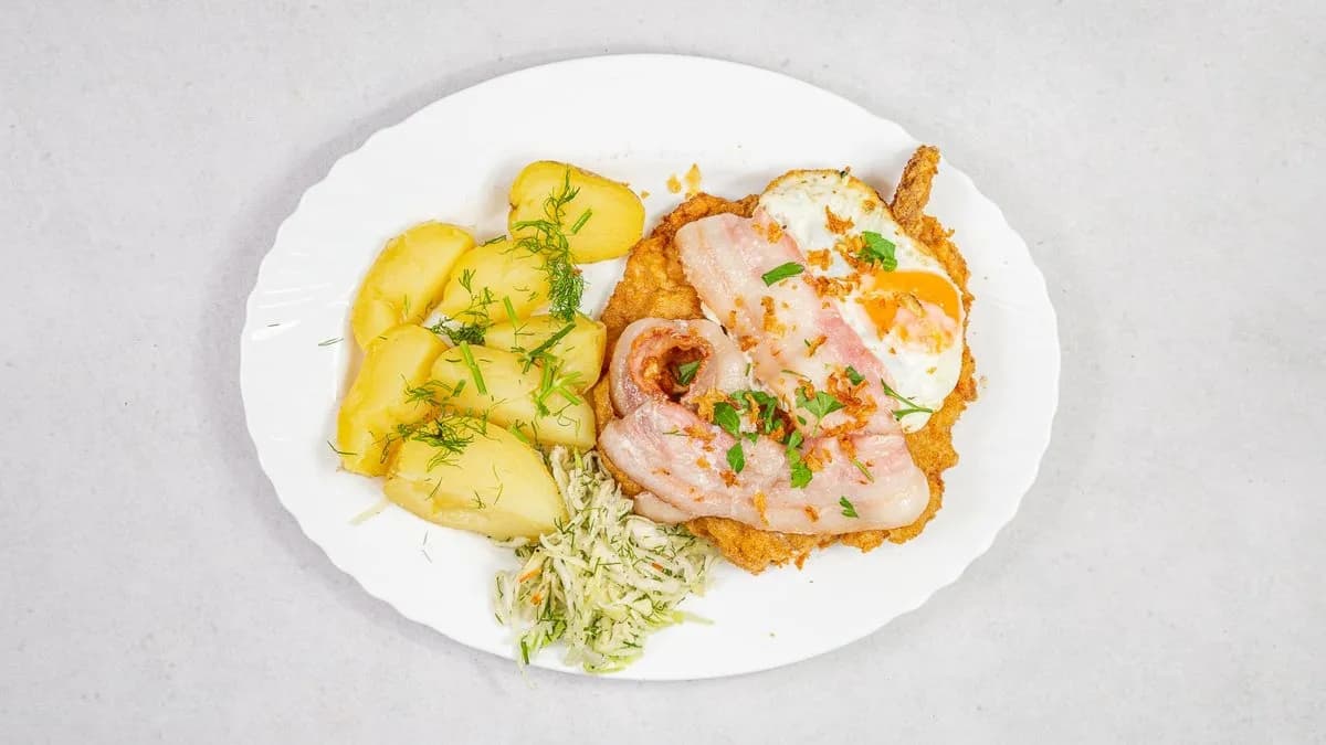 Mega świnia z boczkiem i jajkiem