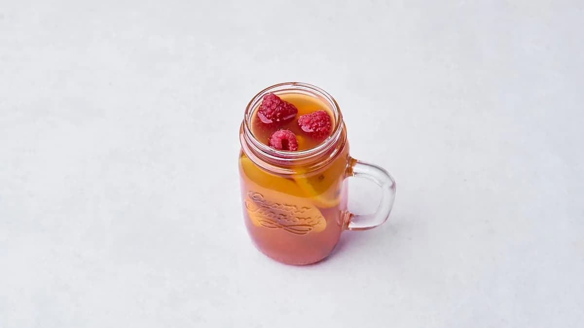 Herbata zimowa z pomarańczą, cynamonem i goździkiem