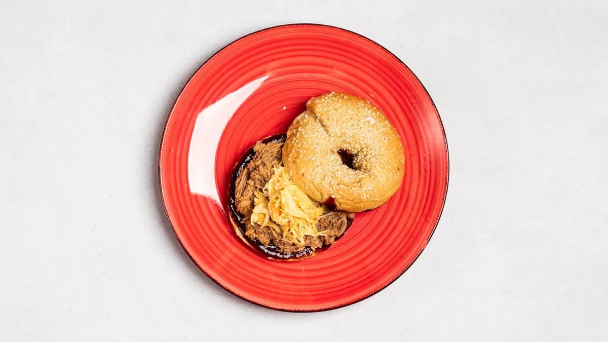 Bajgiel z szarpaną karkówką