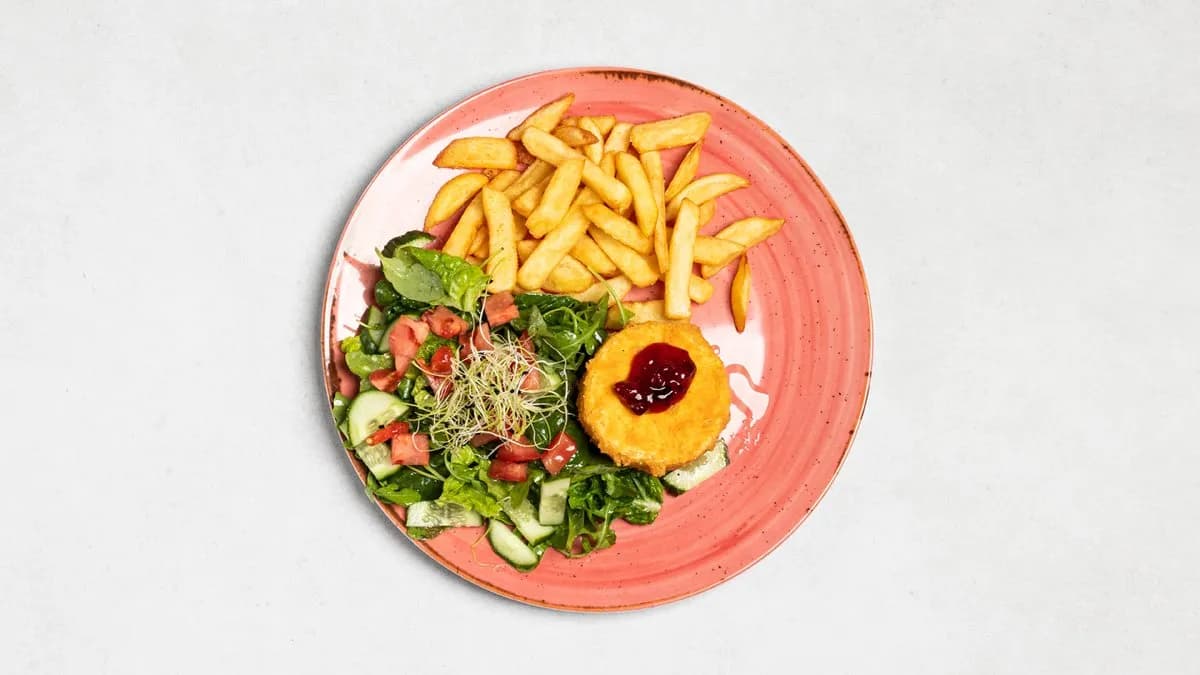 Panierowany Camembert z żurawiną