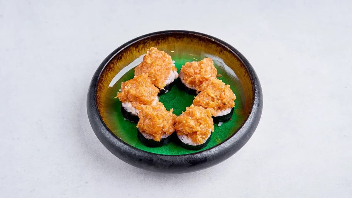 Tatar z łososia w makach 6 szt