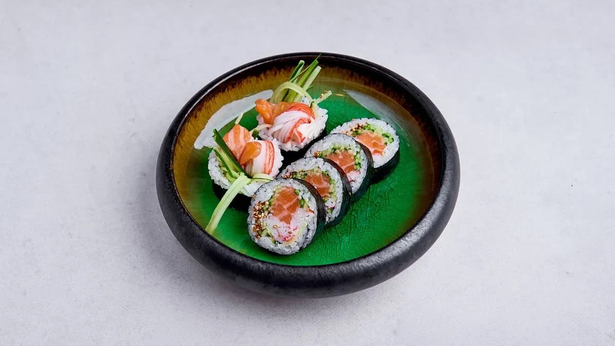 Futomaki - Łosoś, paluszek krabowy