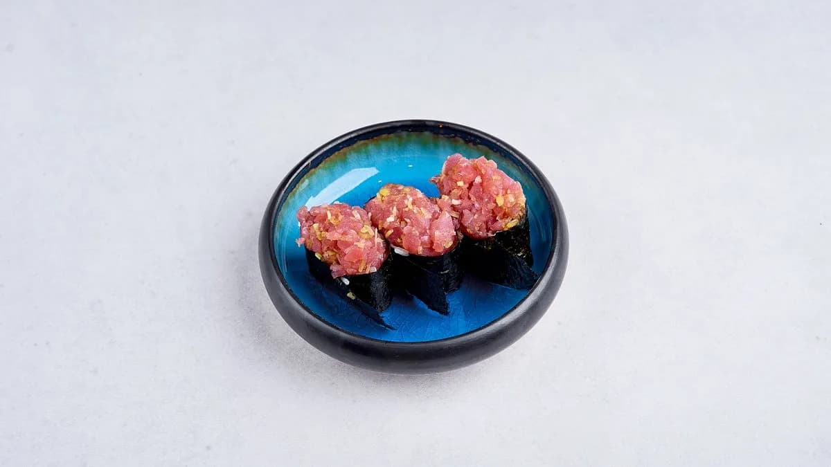 Tatar z tuńczyka w makach 6 szt.