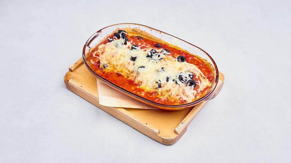 Meksykański z kurczakiem i oliwkami, sos pomidorowy 🌶️