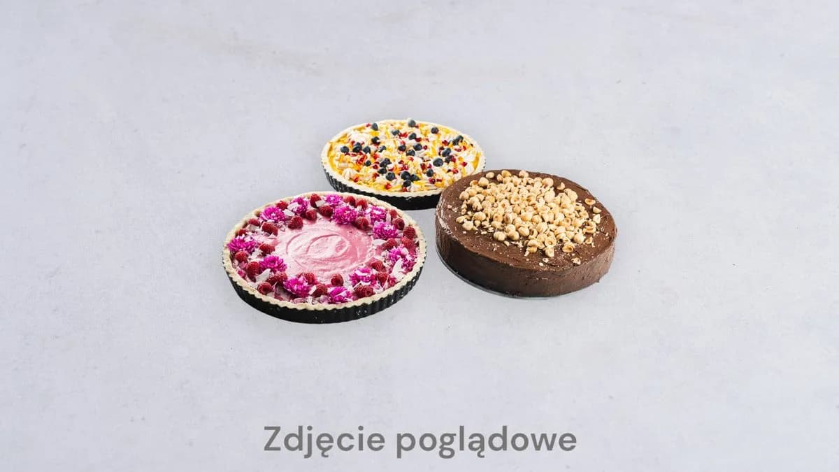 Tarta truskawkowa z musem z białej czekolady