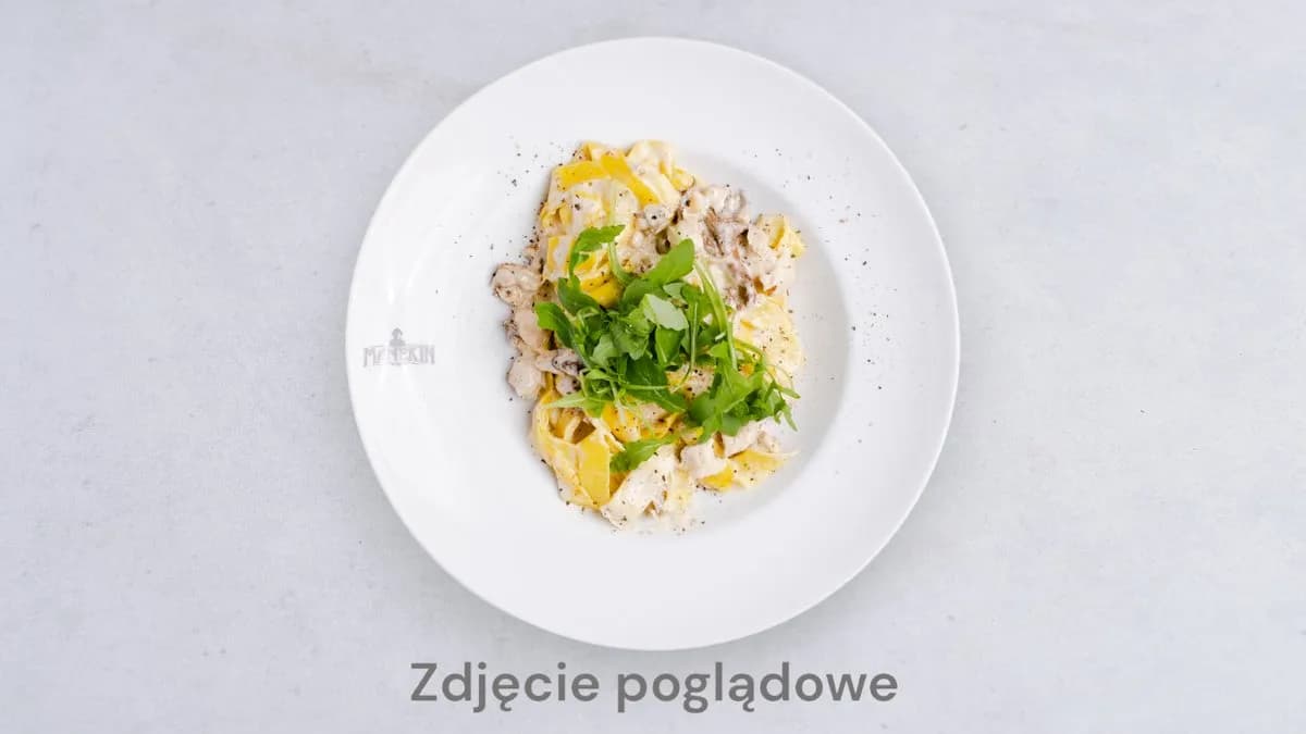 Krewetki, domowe pesto, pieczone pomidory, ser corregio