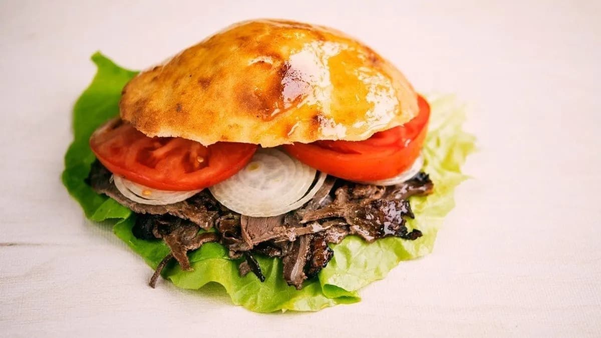 Doner kebab z baraniną w bułce