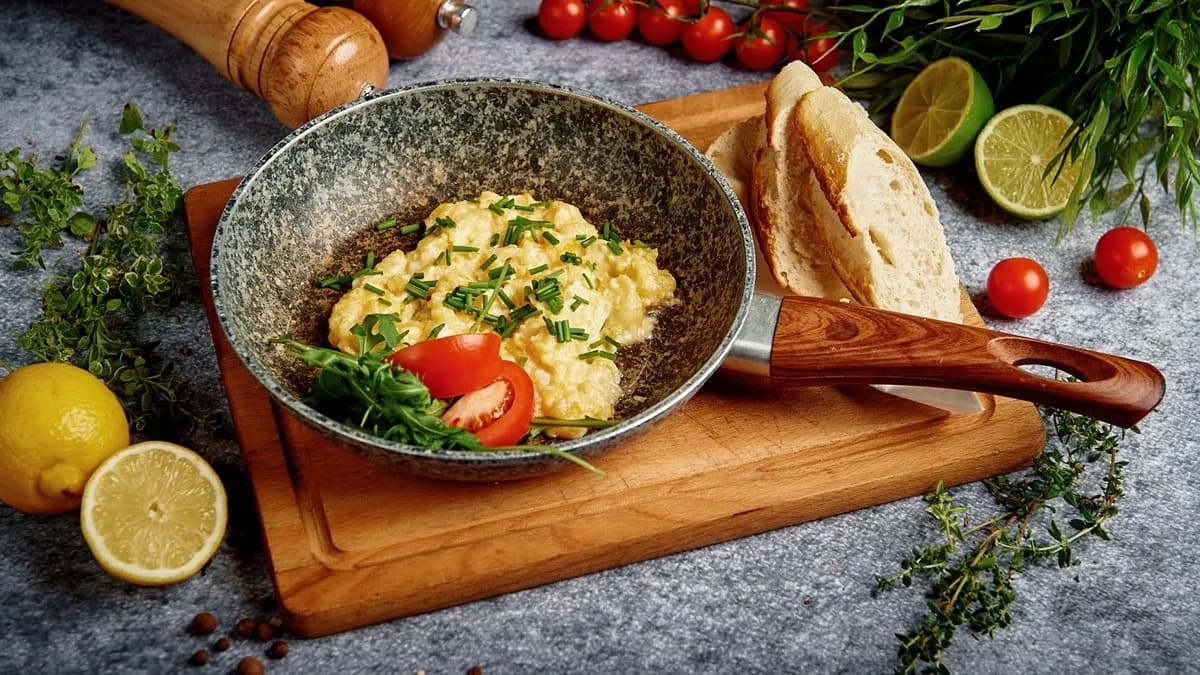 Jajecznica Klasyczna z 3 Jajek / Scrambled Eggs with 3 Eggs