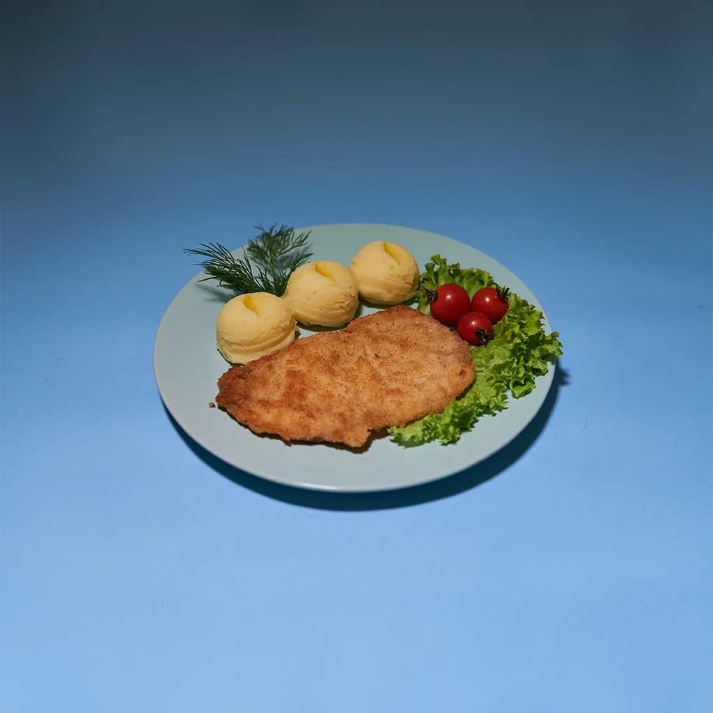 Kotlet schabowy z kurczaka z dodatkiem do wyboru