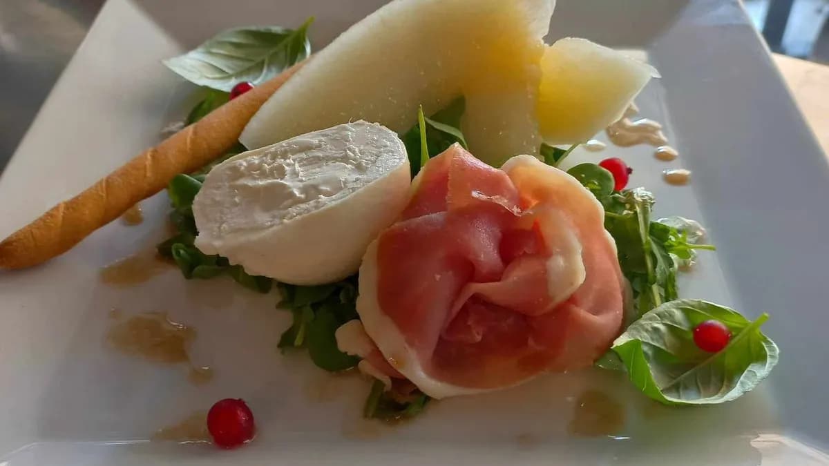 Burrata z szynką parmeńską