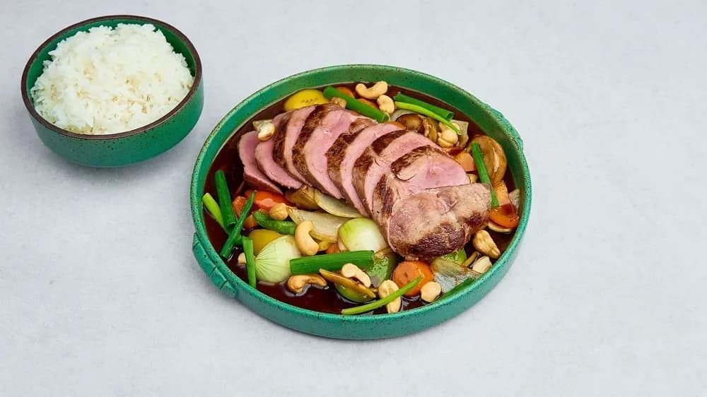 Stir-Fry Cashew Nuts Duck