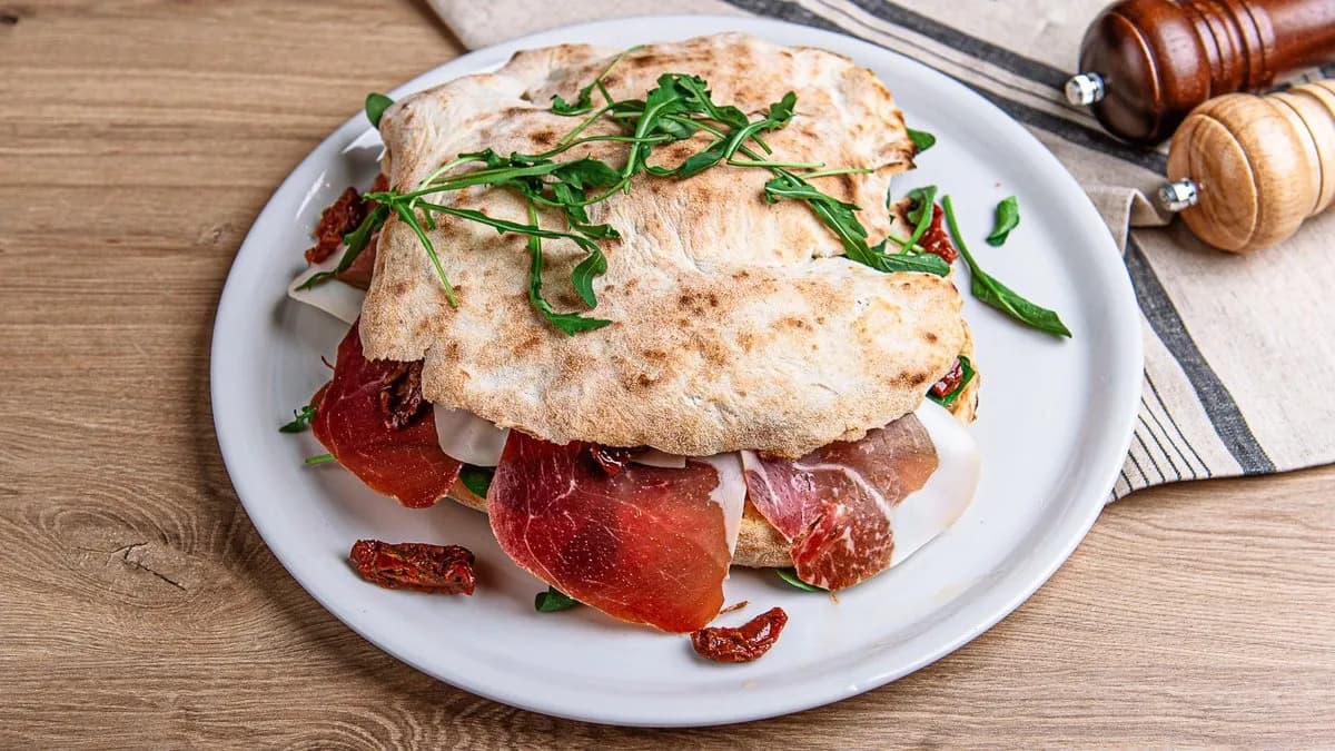 Panini z mozzarellą fior di latte