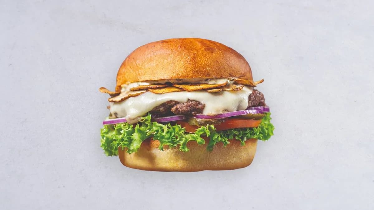 Burger z grillowanymi pieczarkami