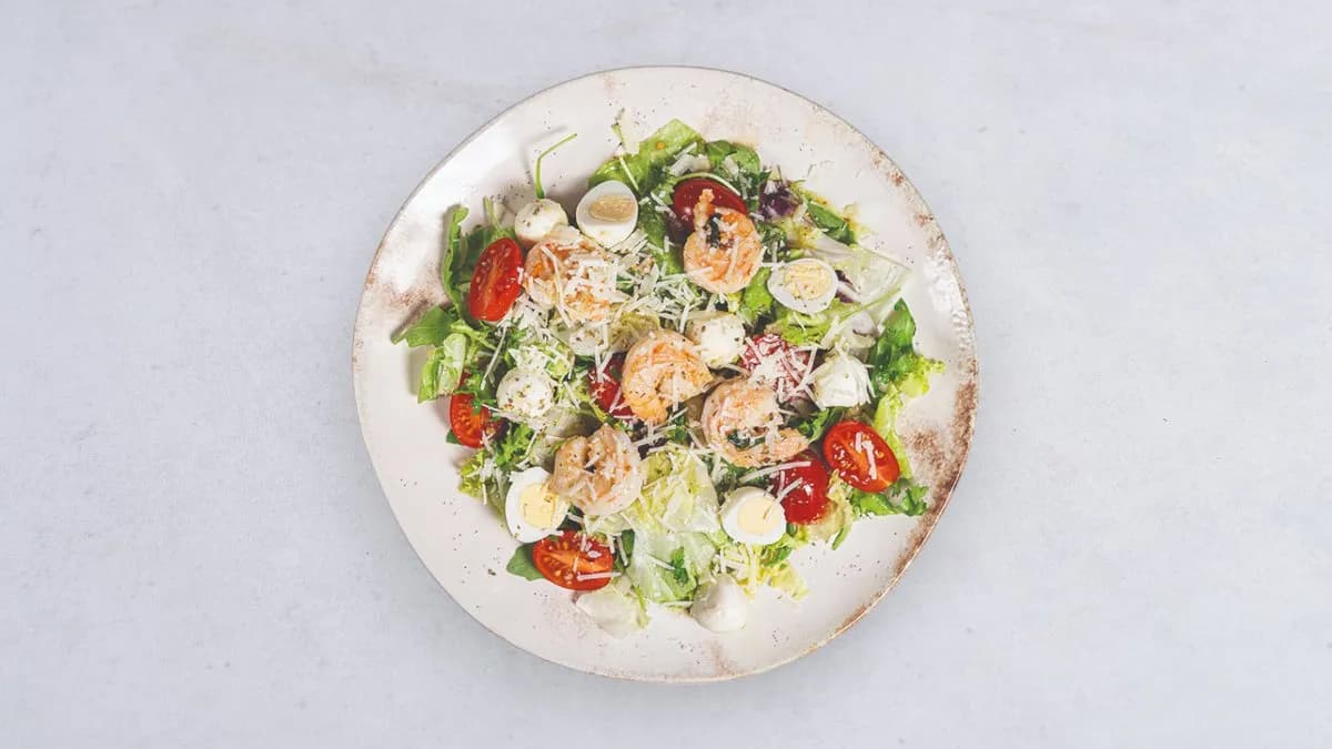 Sałatka Cezar z krewetkami