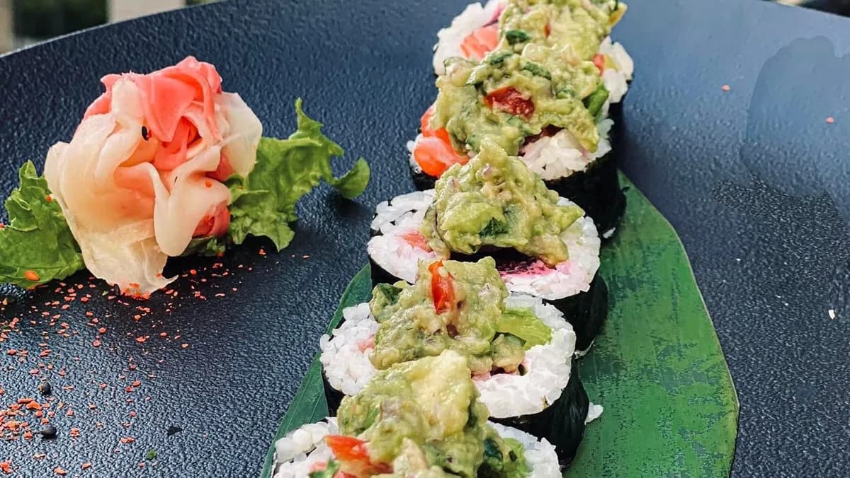 Futomaki łosoś guacamole