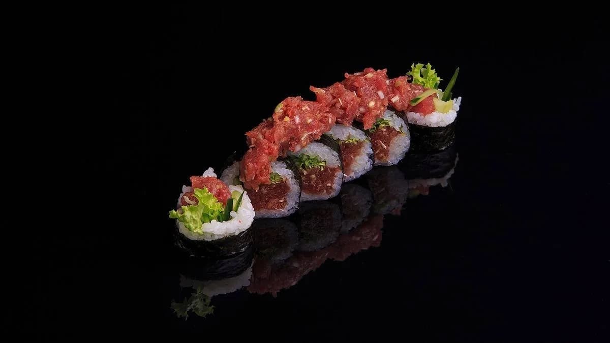 Futomaki tatar z tuńczyka