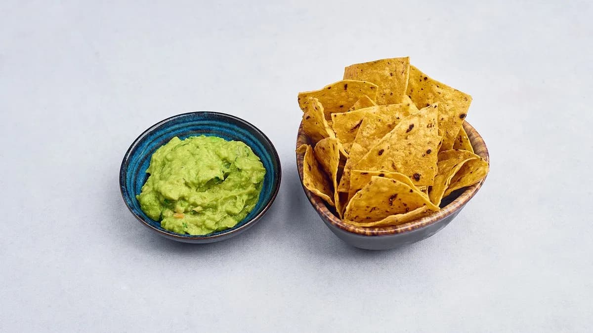 Nachosy z guacamole