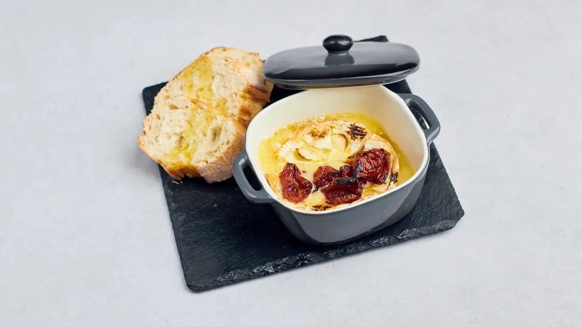 Zapiekany camembert