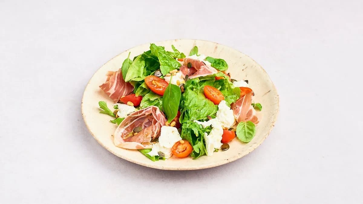 Sałata z szynką parmeńską