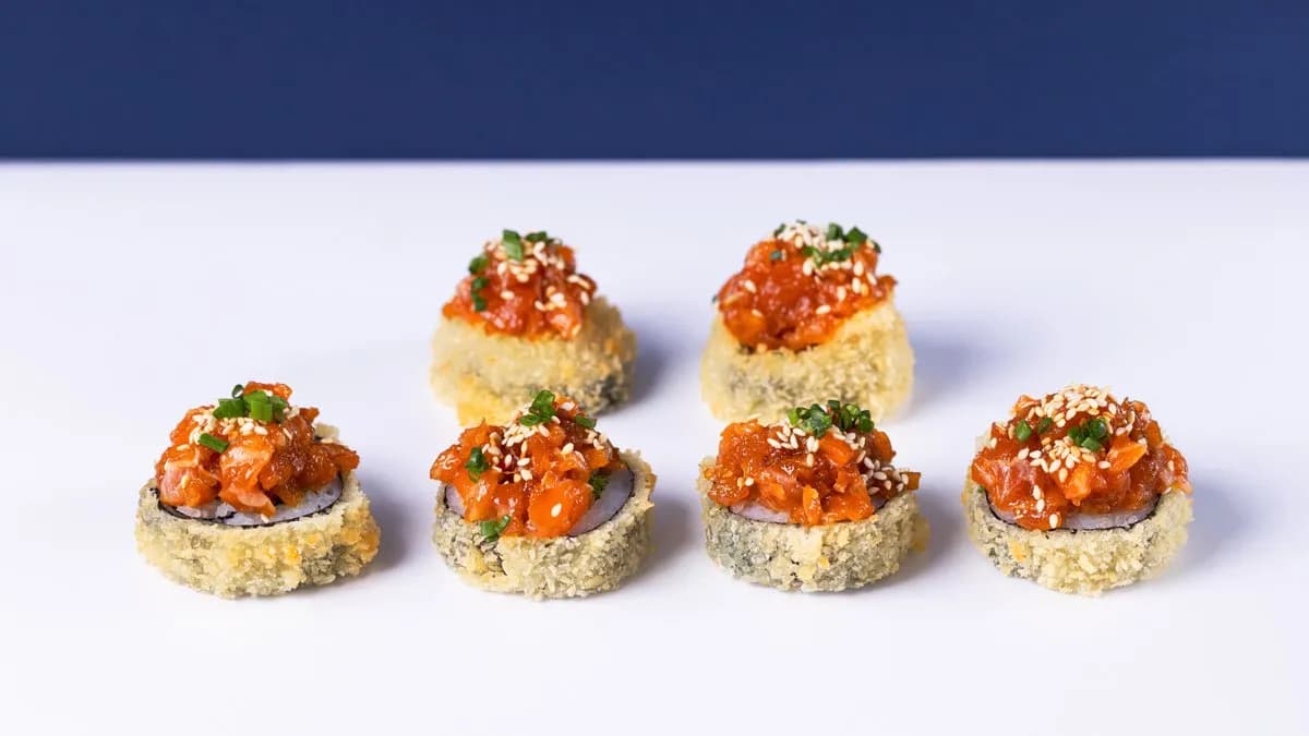 Futomaki Warzywa z Tartarem z Łososia (6 szt.)