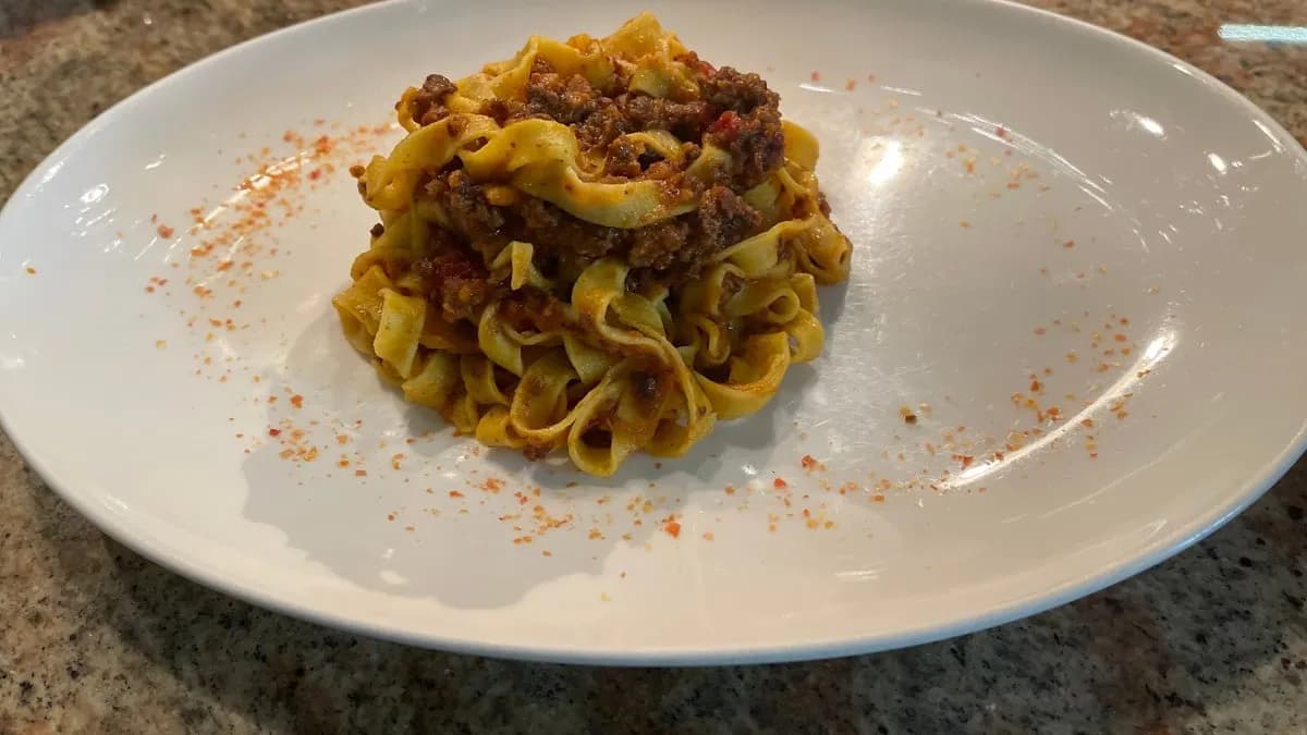 Tagliatelle fatte in casa con ragu secondo la ricetta di San Lorenzo