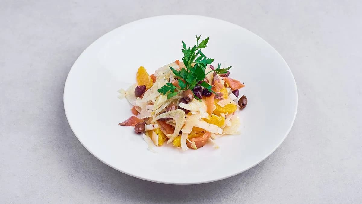 Insalata di finocchi, arancie, olive Taggiasche e salmone affumicato