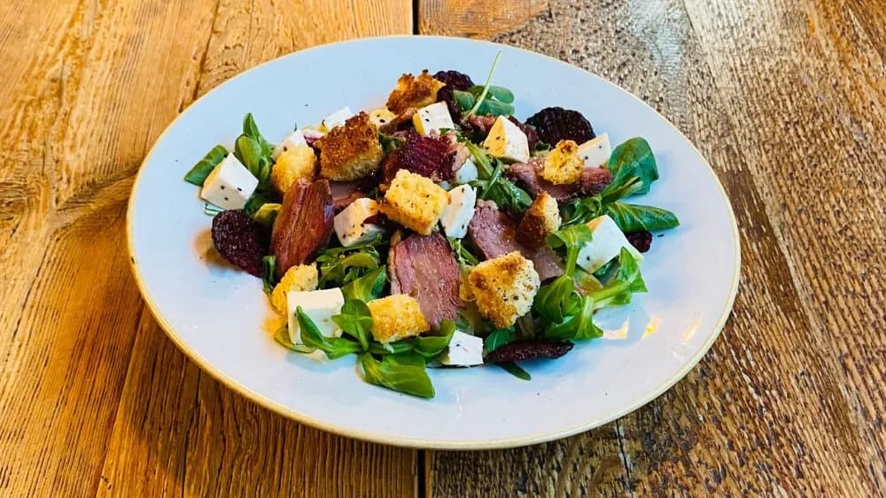 Sałata z kaczym bekonem