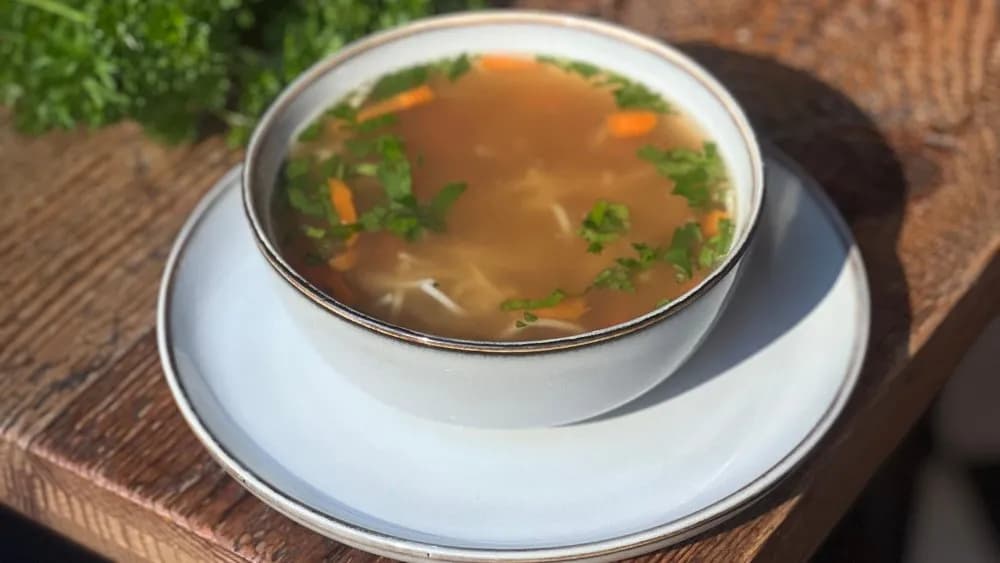 Tradycyjny rosół na wielu mięsach