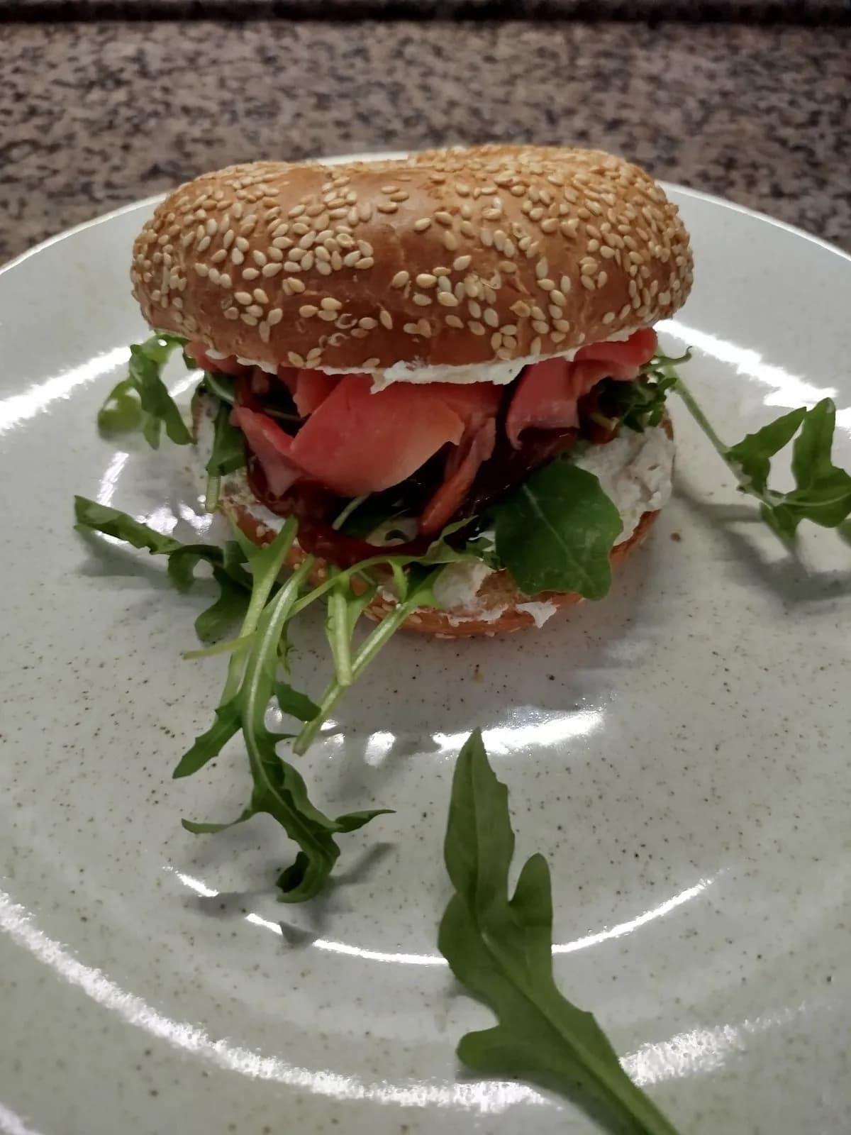 bajgiel z łososiem gravlax PON-PT 10:00-12:00, SOB-ND 10:00-13:00