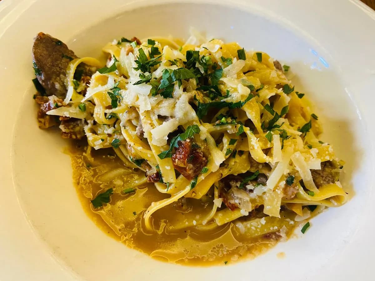 TAGLIATELLE CON MANZO