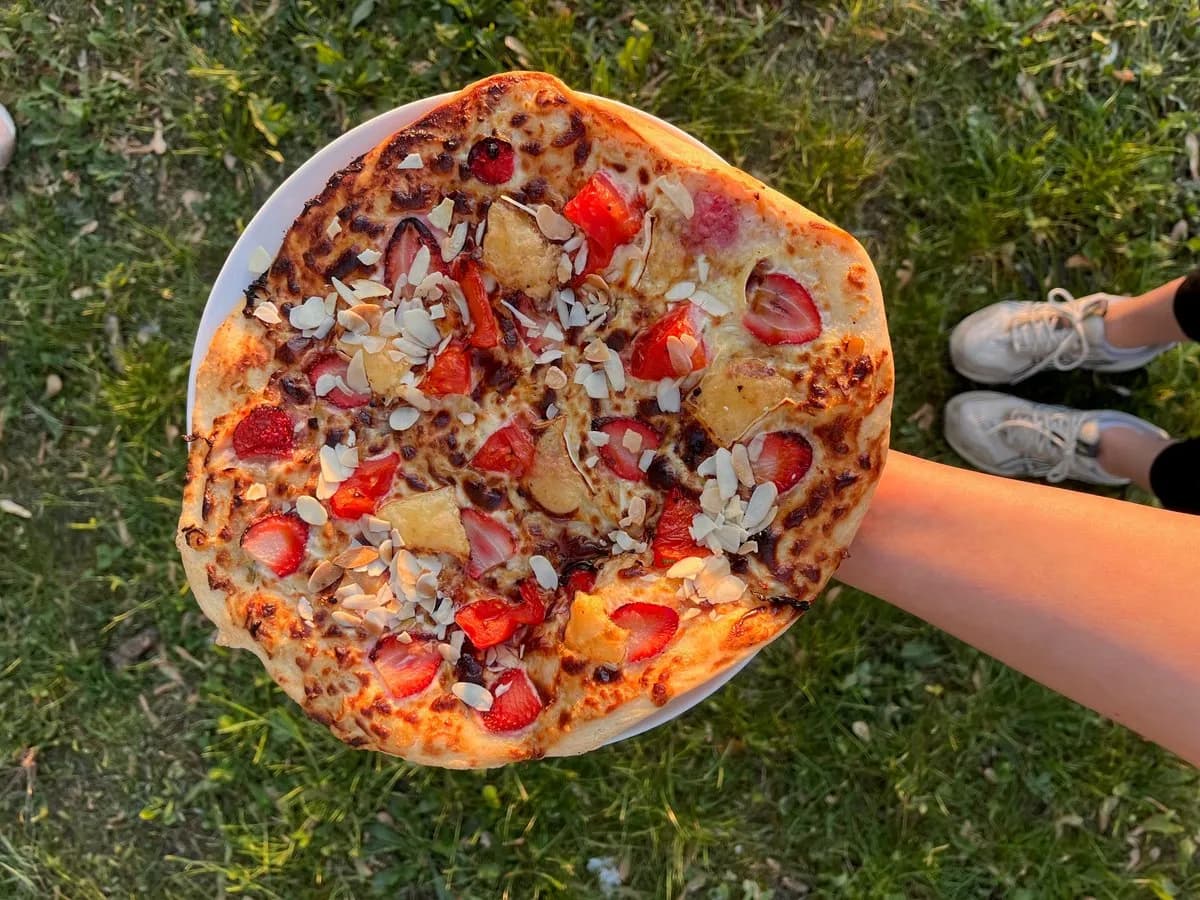 Orkiszowy podpłomyk z morelą