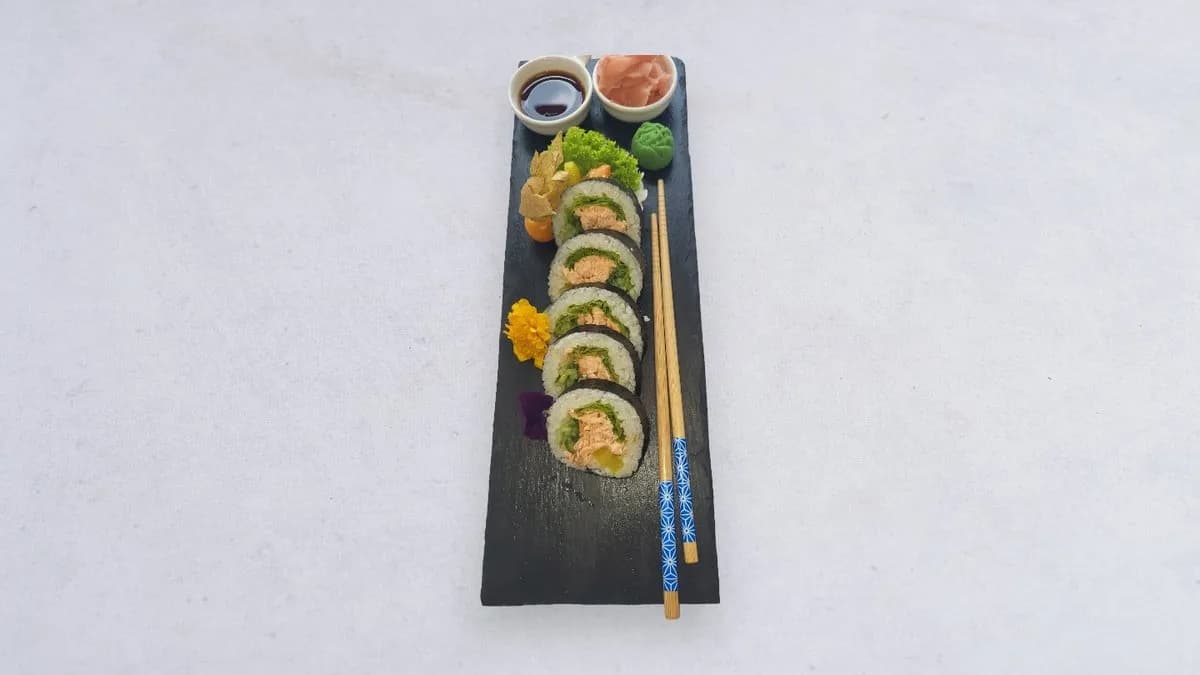 Futomaki łosoś pieczony