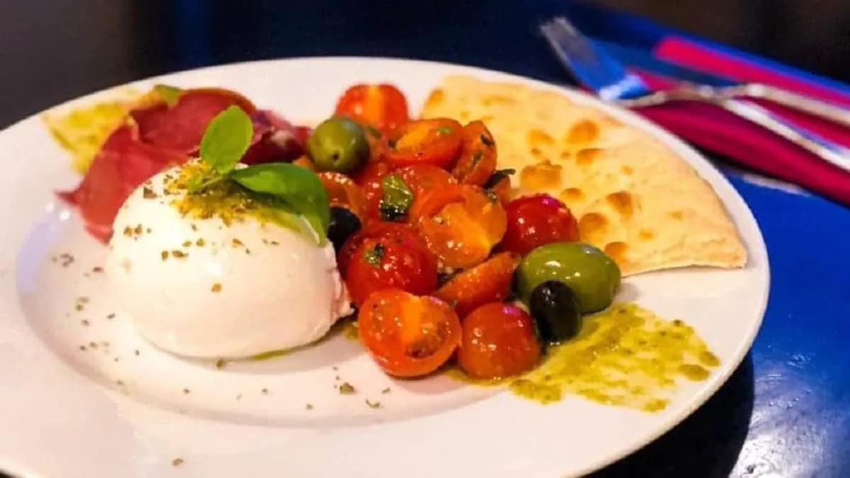 Bufala con Crudo, Focaccia e Pomodorini