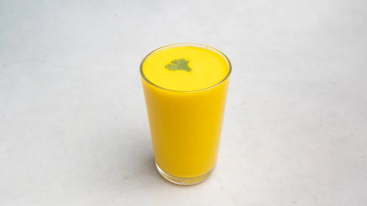 Mango lassi