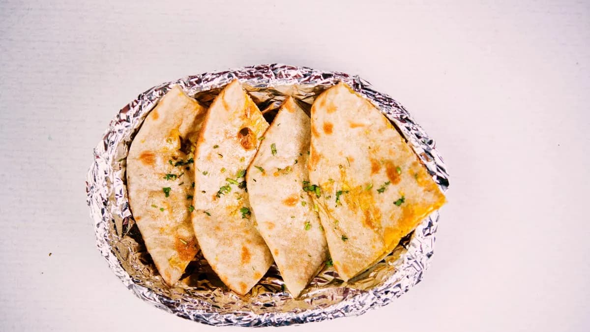 Cheese garlic coriander paratha 🌿